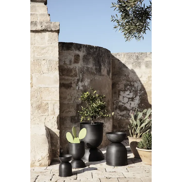 Hourglass Pot