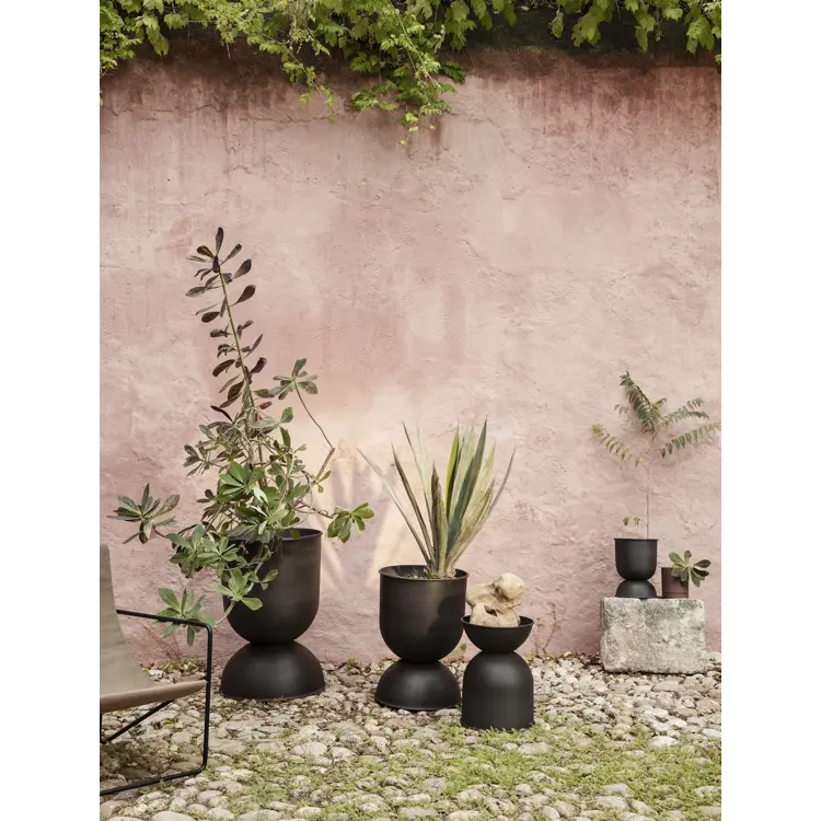 Hourglass Pot