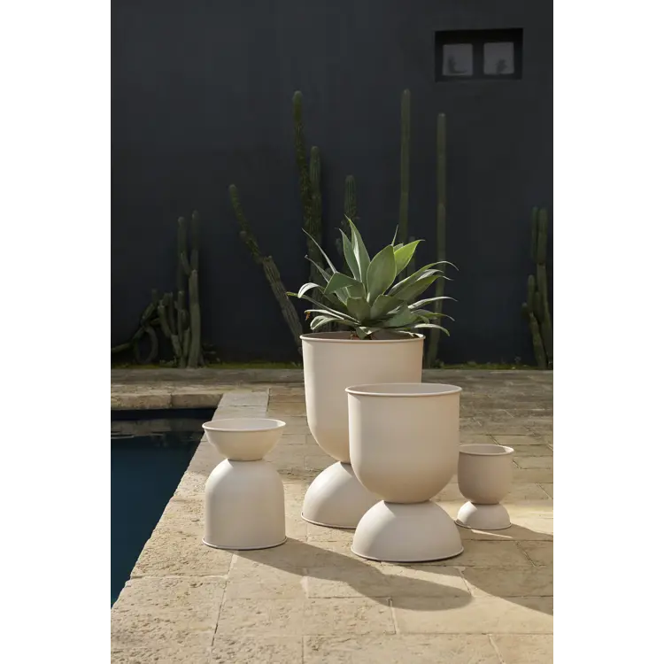 Hourglass Pot