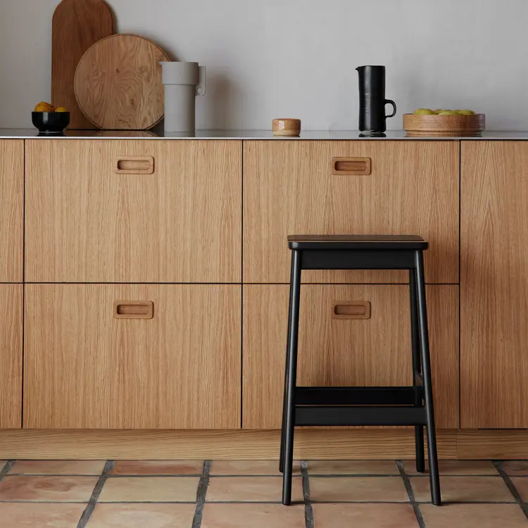 Angle Standard Bar Hocker