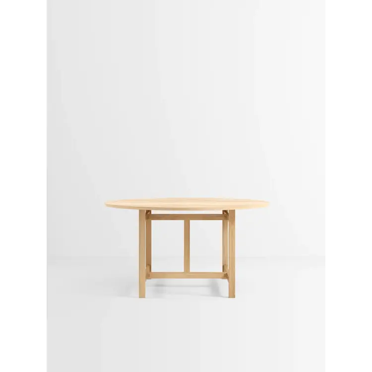 Round Dining Table, Ø140, Oak (FSC MIX Credit)