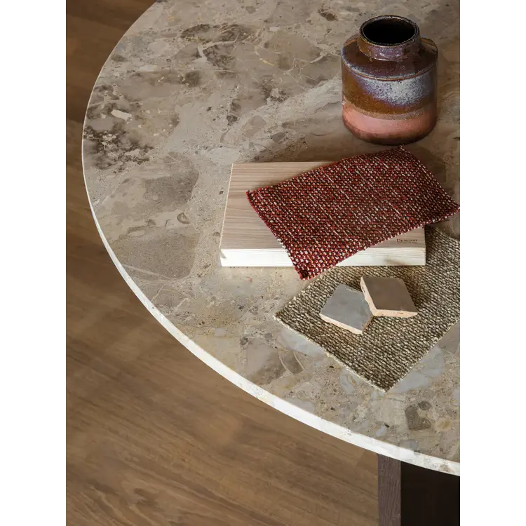 Androgyne Dining Round