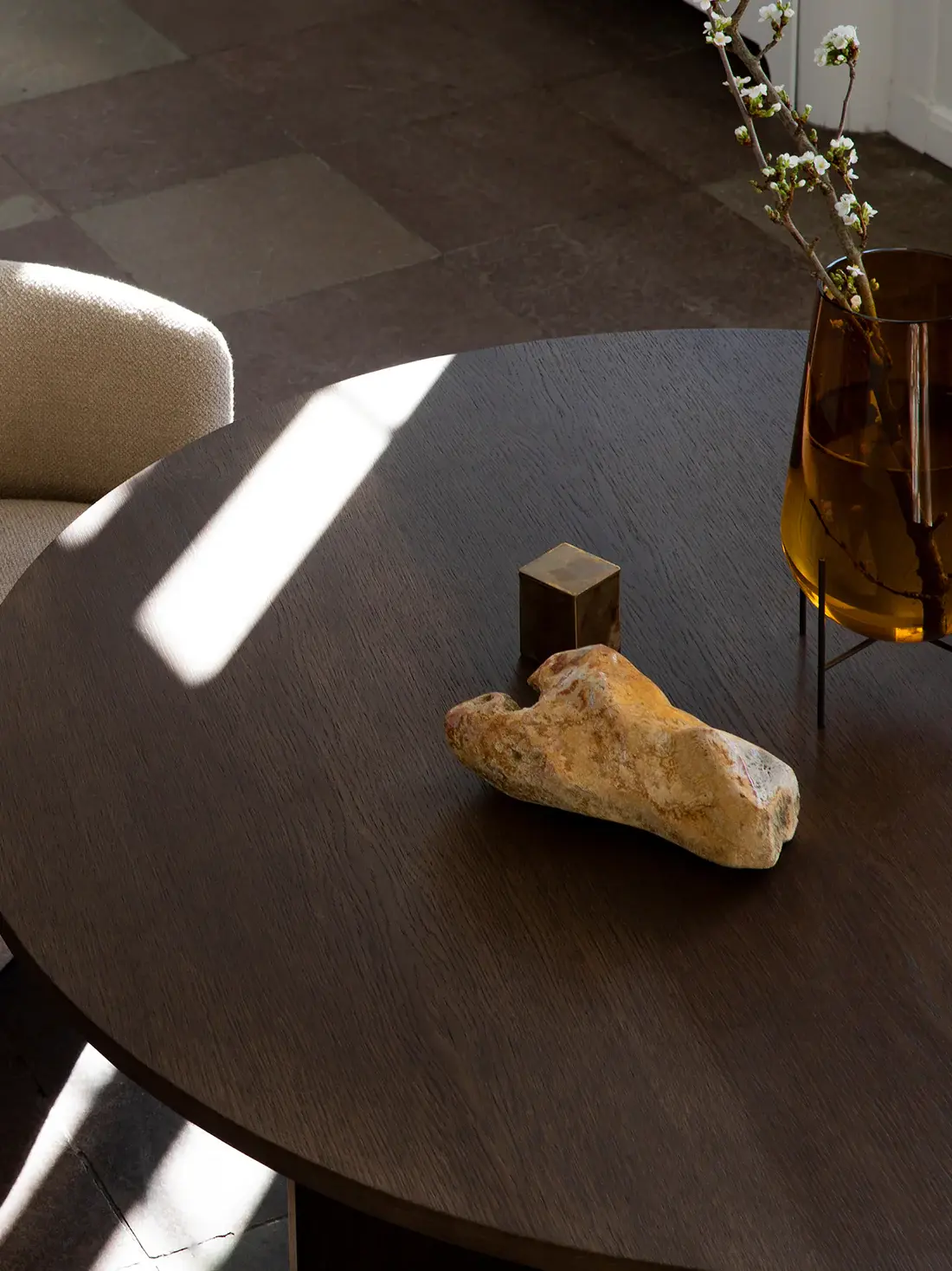 Androgyne Dining Round