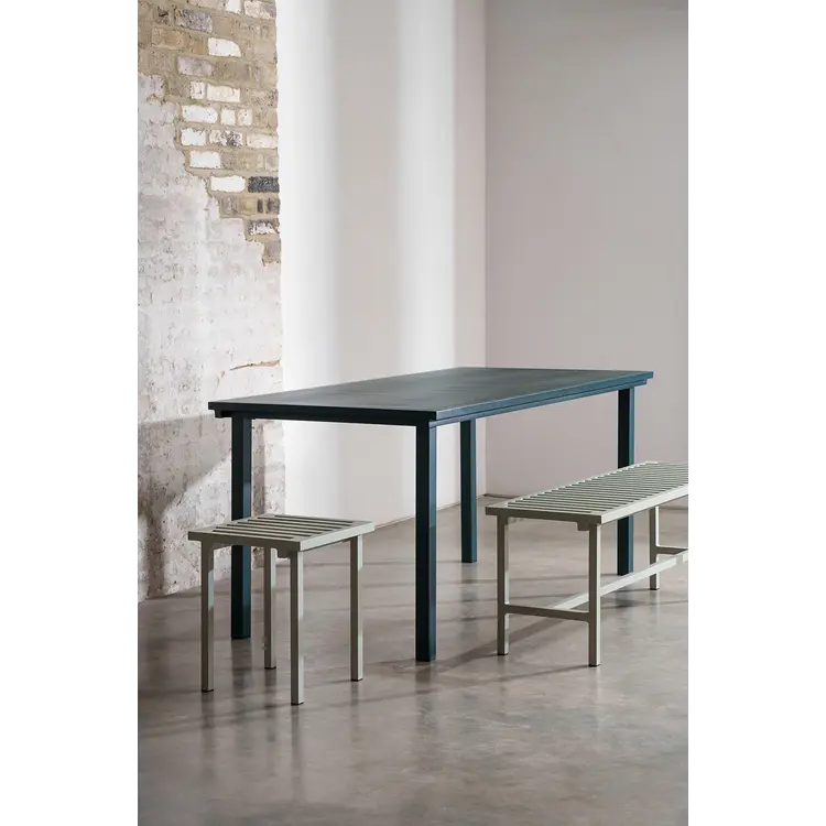 19 Outdoors - Dining Table