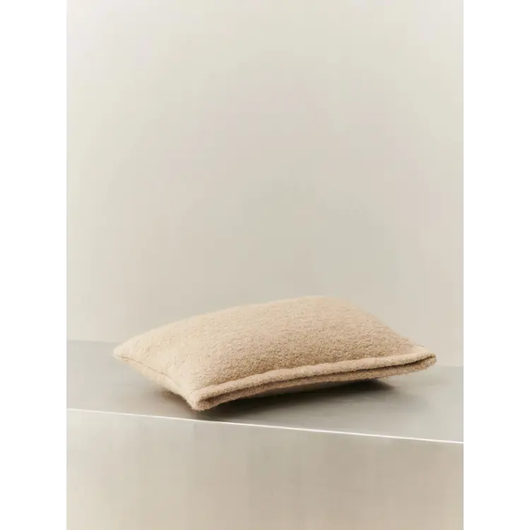 HEAVY CUSHIONS